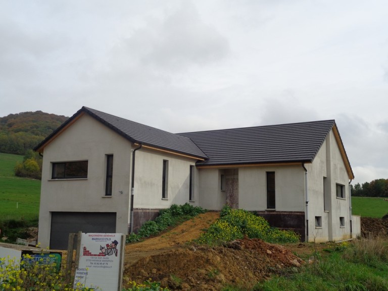 Quand faut-il rénover sa toiture ? Les signes qui ne trompent pas